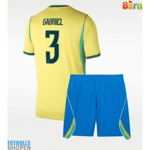 Billiga Brasilien Gabriel Magalhaes #3 Hemmatröja Barn VM 2026 Kortärmad (+ Korta byxor)